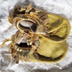 Pineapple Freshly Picked Moccasins Size 8